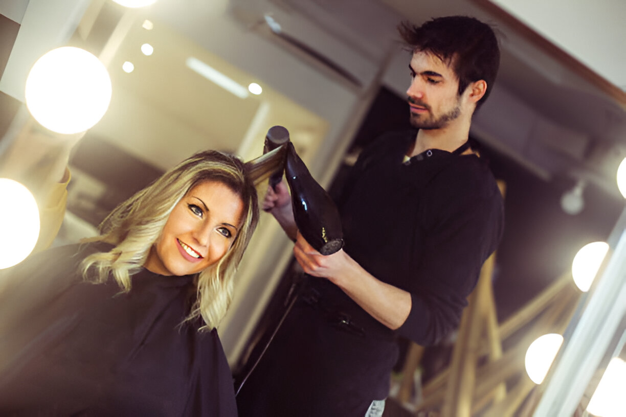 Hairstylist – Blowouts